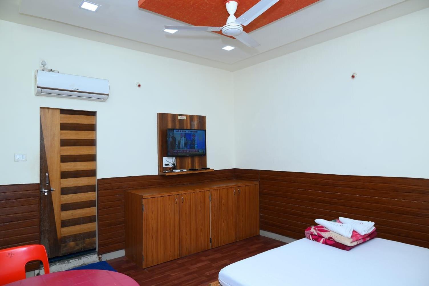 P P Lodging Mangvadi ภายนอก รูปภาพ