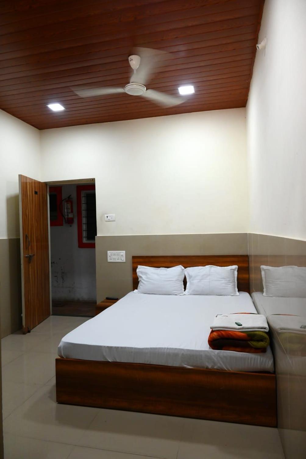 P P Lodging Mangvadi ภายนอก รูปภาพ