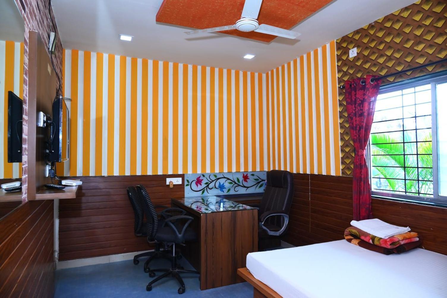 P P Lodging Mangvadi ภายนอก รูปภาพ