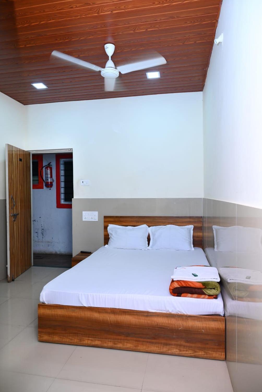 P P Lodging Mangvadi ภายนอก รูปภาพ
