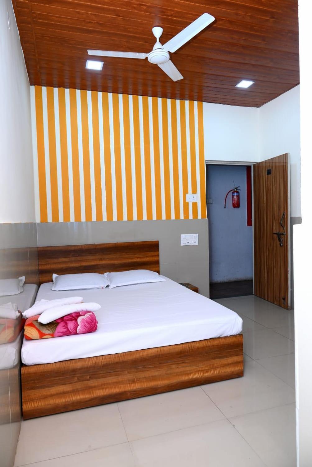P P Lodging Mangvadi ภายนอก รูปภาพ