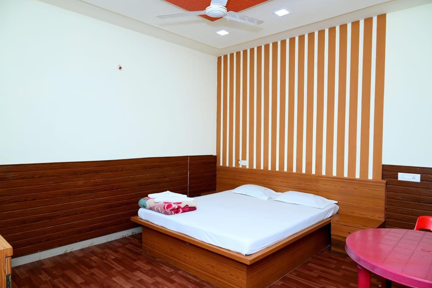 P P Lodging Mangvadi ภายนอก รูปภาพ